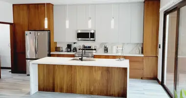 Condo in West Bay, Honduras