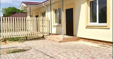 Haus 3 zimmer in Molodischne, Ukraine