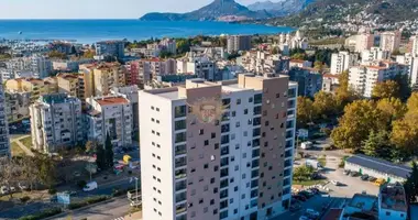 Квартира 3 комнаты в Черногория