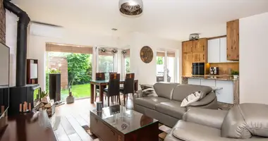 Apartamento 3 habitaciones en Dopiewiec, Polonia
