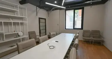 Oficina 241 m² en Tiflis, Georgia