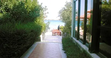 Shop 2 055 m² in Croatia