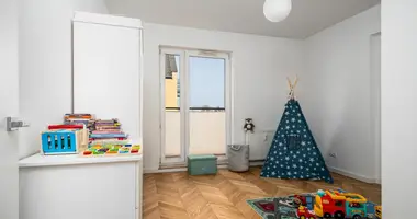 Mieszkanie 3 pokoi w Warszawa, Polska