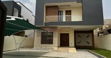 Haus 4 Schlafzimmer in Dzorwulu, Ghana
