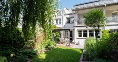 4 bedroom house in Warsaw, Poland