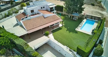 Villa 7 bedrooms in Tala, Cyprus
