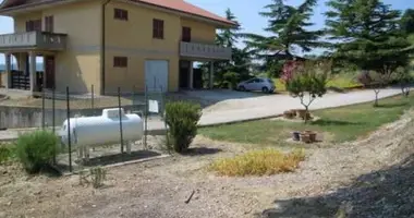Adosado Adosado 13 habitaciones en Terni, Italia