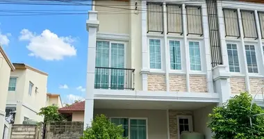 Townhouse 4 bedrooms in Nong Pla Lai, Thailand