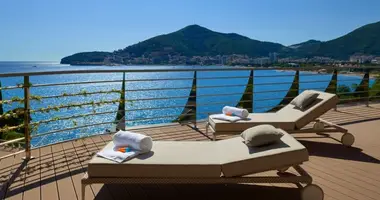 Wohnung 4 Schlafzimmer in Budva, Montenegro