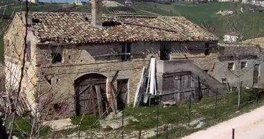 Casa 12 habitaciones en Terni, Italia