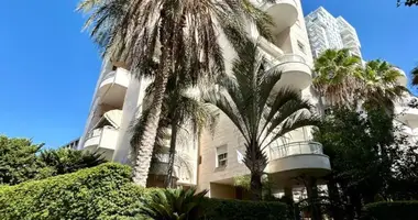 Mieszkanie 5 pokojów w Netanya, Izrael