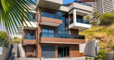 Villa 4 bedrooms in Muratpasa, Turkey