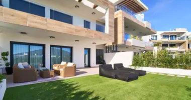 2 bedroom apartment in Estepona, Spain