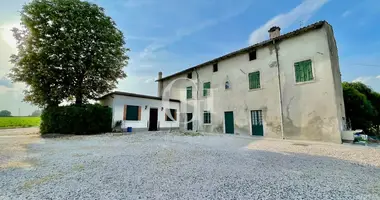 Villa 10 rooms in Ponti sul Mincio, Italy