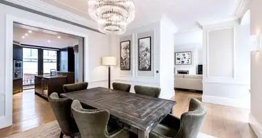 3 bedroom apartment in London, United Kingdom