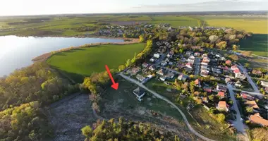 Plot of land in Manieczki, Poland