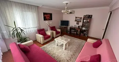 Mieszkanie 3 pokoi w Oruc Reis Caddesi, Turcja