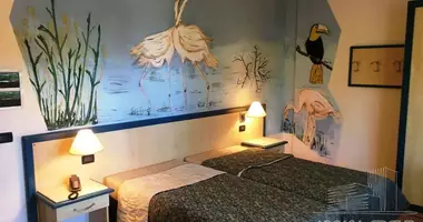Hotel 7 bedrooms in Santa Maria del Mare Torrazzo, Italy
