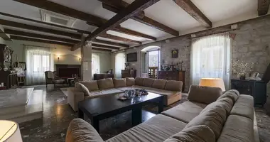 5 bedroom house in Muo, Montenegro