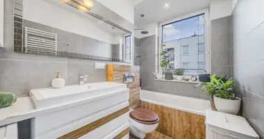 Nieruchomości komercyjne 66 m² w Warszawa, Polska