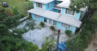 Condo 8 bedrooms in Roatan, Honduras