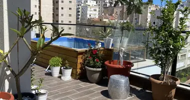 Penthouse 4 rooms in Ramat Gan, Israel