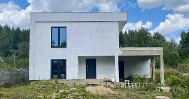 Dom w Papiarnianski sielski Saviet, Białoruś