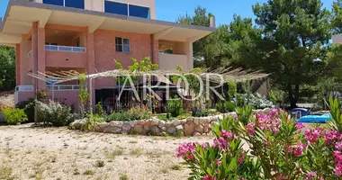 4 bedroom house in Barbat, Croatia
