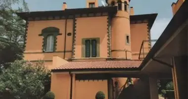 Villa 21 room in Foligno, Italy