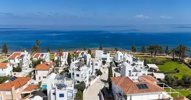 Villa 5 bedrooms in Paralimni, Cyprus