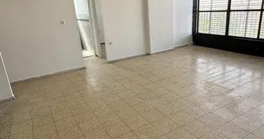 For rent in the heart of Bat Yam, on Rav Uziel Street 5600 nis/m w Bat Jam, Izrael