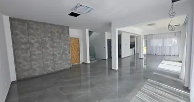 Квартира 5 спален в Агиос Тихонас, Кипр