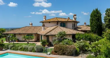 Villa in Rome, Italy