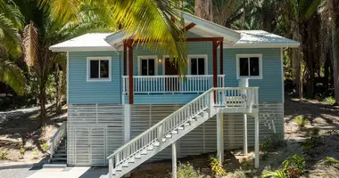 2 bedroom house in Crawfish Rock, Honduras