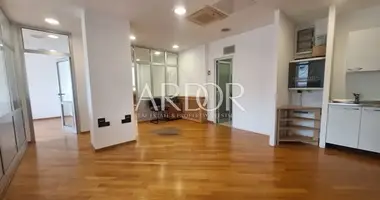 Oficina 120 m² en Grad Rijeka, Croacia