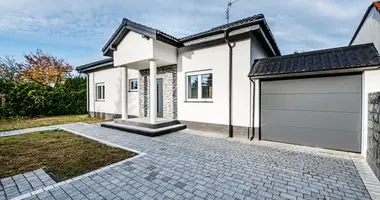 Casa en Skorzewo, Polonia