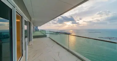 Mieszkanie 3 pokoi w Dubaj, Emiraty Arabskie