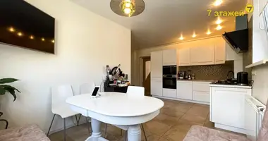 Casa en Ratamka, Belarús