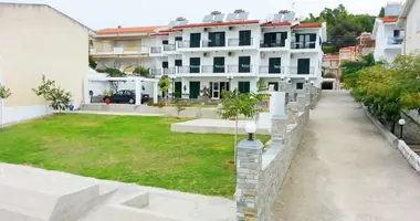 Hotel 600 m² en Nea Skioni, Grecia