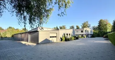 Nieruchomości komercyjne 1 554 m² w Piastów, Polska