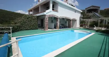 Casa 4 habitaciones en Lustica, Montenegro