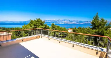 Villa in Splitska, Kroatien