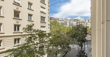 Mieszkanie 4 pokoi w Barcelona, Hiszpania