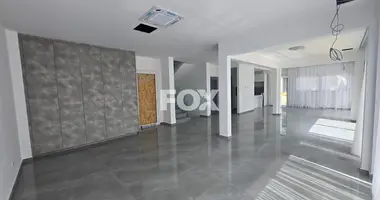 5 bedroom apartment in Agios Tychonas, Cyprus