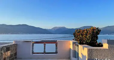 Apartamento 2 habitaciones en Tivat, Montenegro