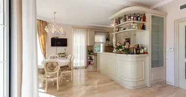 Villa 4 chambres dans Katun Rezevici, Monténégro