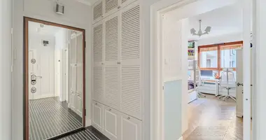 Квартира 3 комнаты в Варшава, Польша