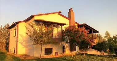 Villa 5 bedrooms in Chrysavgi, Greece