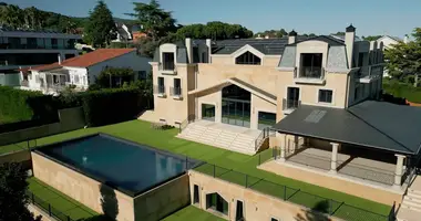 Villa en Badalona, Španjolska