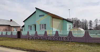 Casa en Vialikija Matykaly, Belarús